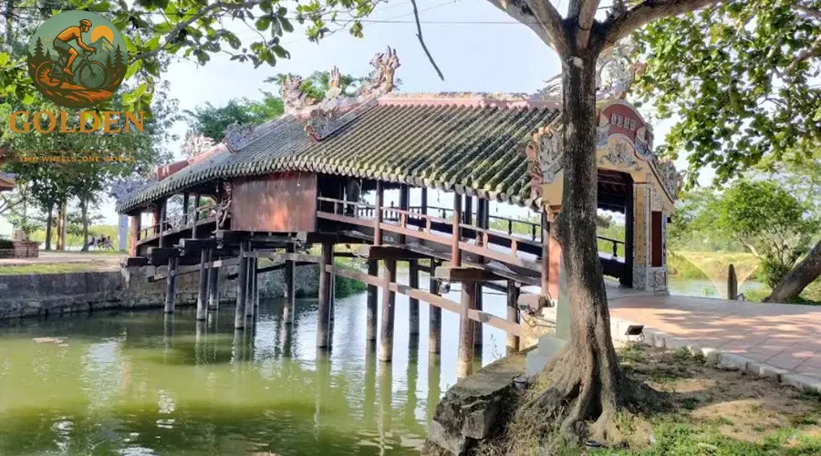 Hue Countryside Discovery: Thanh Toan Bridge & Chuon Lagoon Biking Tour